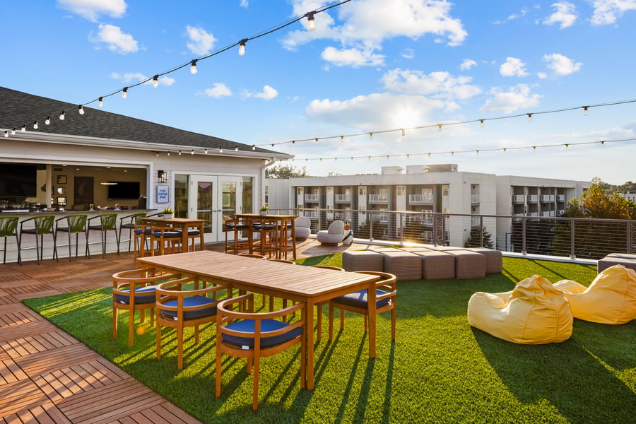 High Pointe Rooftop Lounge