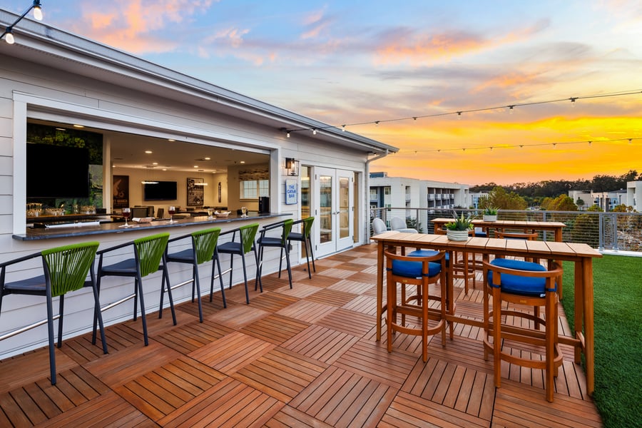High Pointe Rooftop Lounge